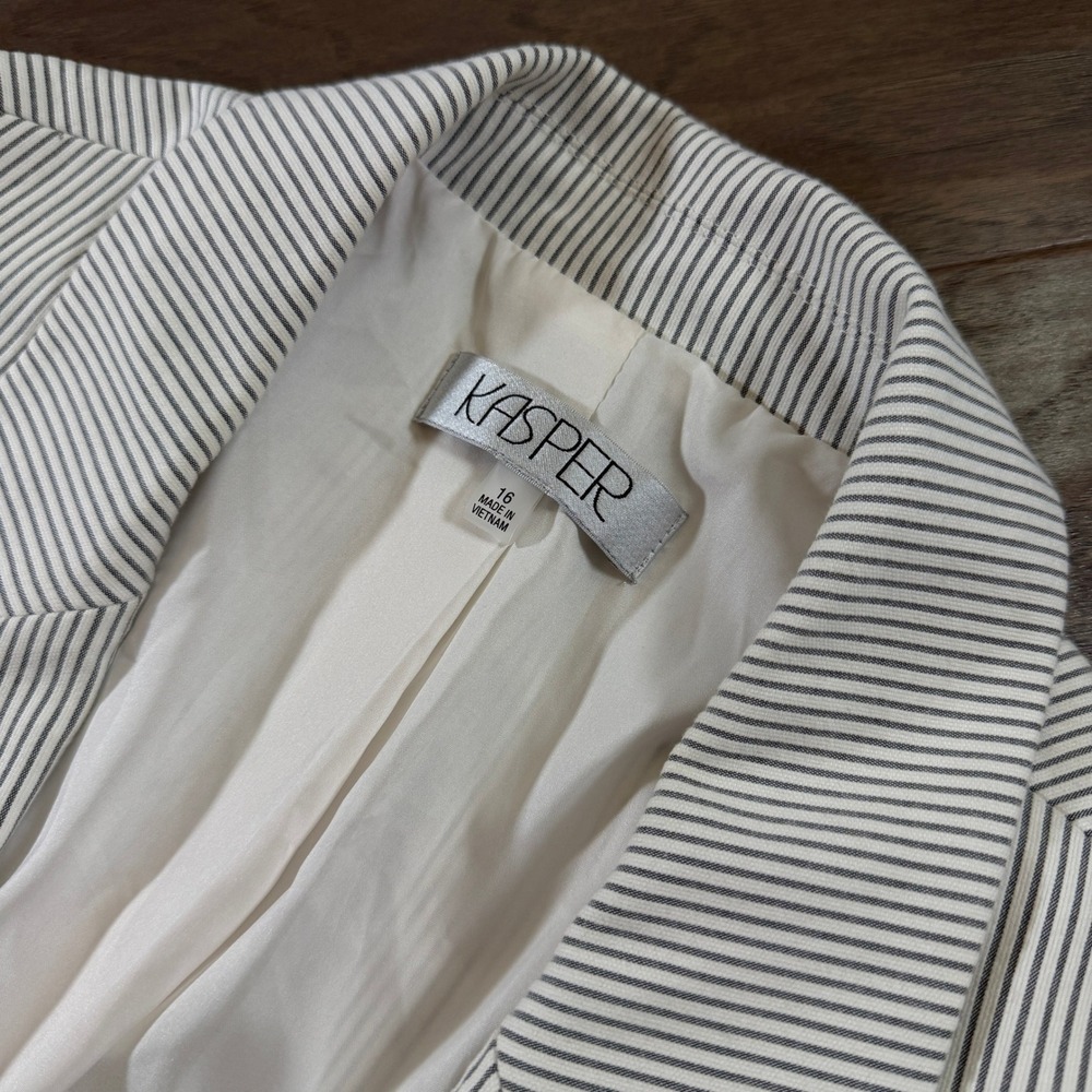 Kasper Womens Pinstripe Sleeveless Blazer Vest Cream Black‎ Size 16 - Picture 2 of 5